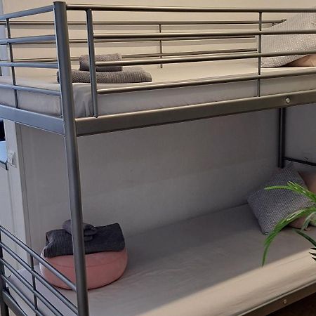 Estudio En Primera Linea De Mar เอมปูเรียบราบา ภายนอก รูปภาพ