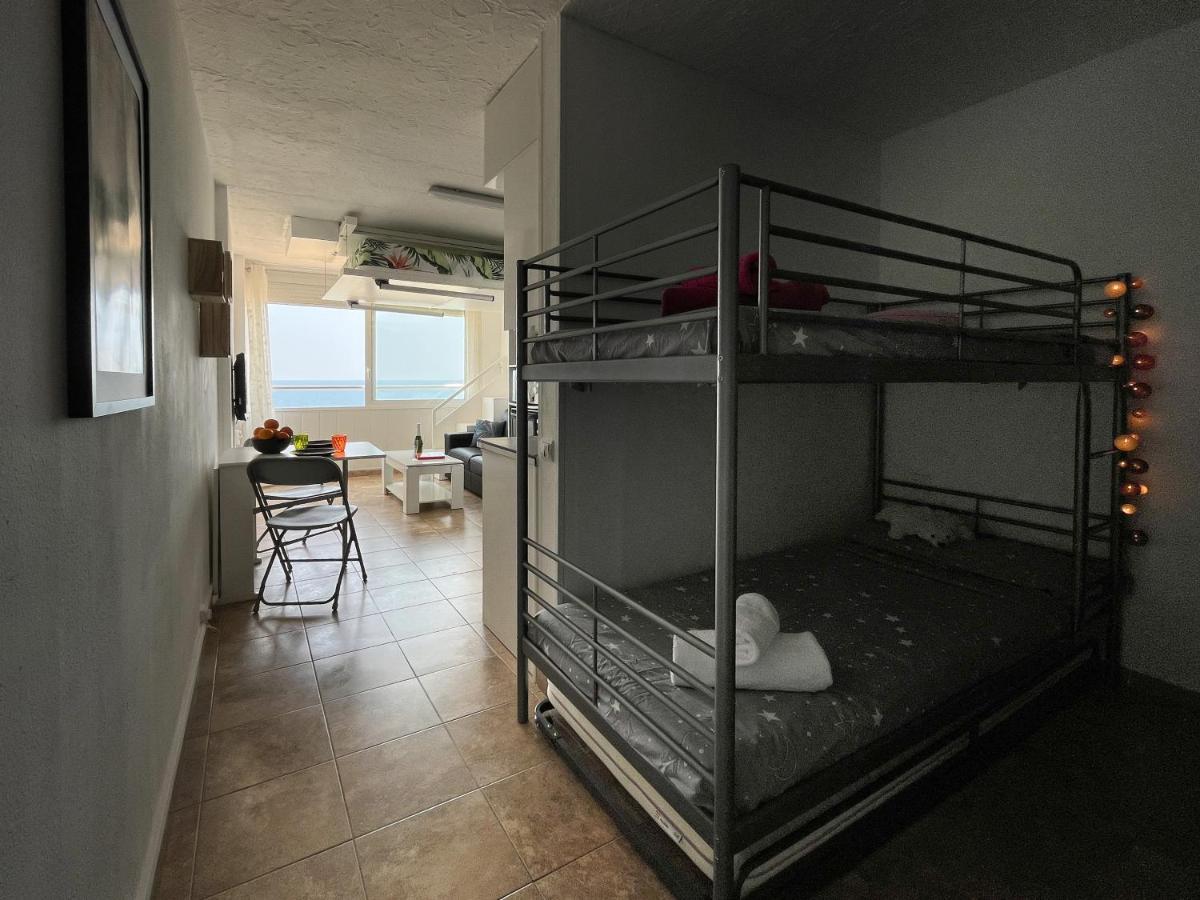 Estudio En Primera Linea De Mar เอมปูเรียบราบา ภายนอก รูปภาพ