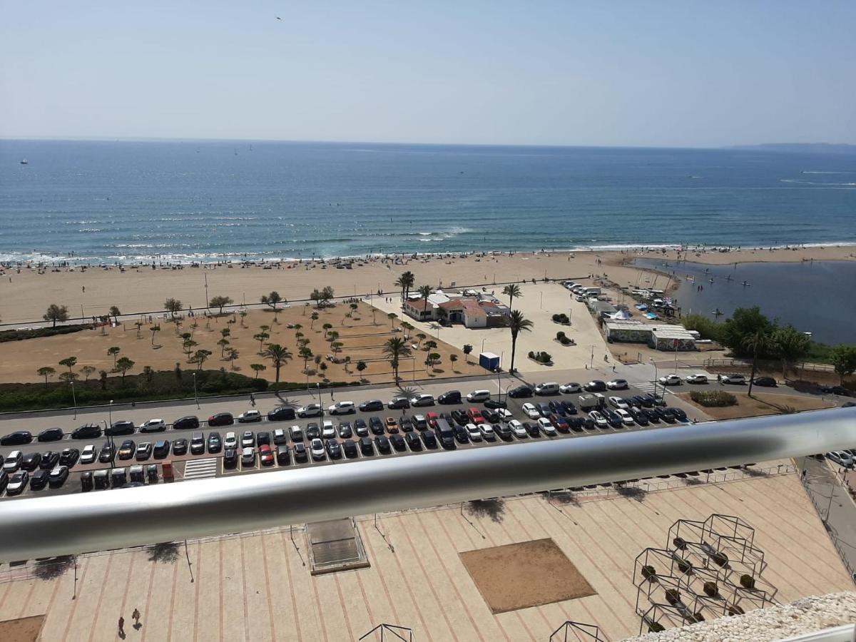 Estudio En Primera Linea De Mar เอมปูเรียบราบา ภายนอก รูปภาพ